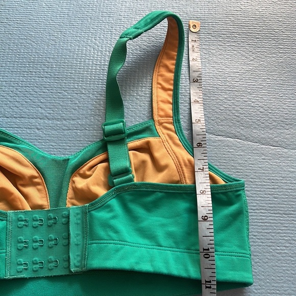 Lululemon Ta Ta Temer Ii, size 04 - Picture 10 of 12